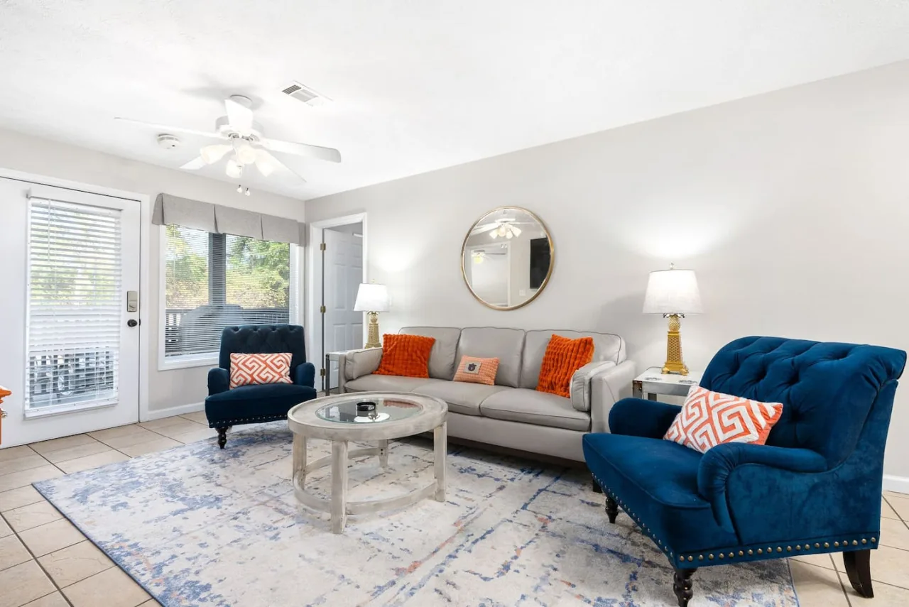 Newly Remodeled — 2 Minutes to Downtown, Sleeps 10