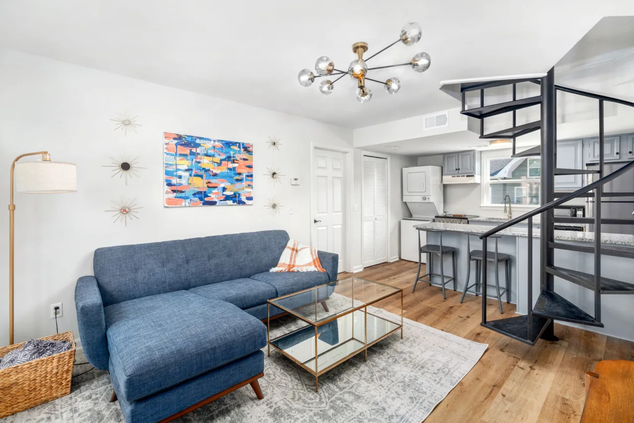 Walk to Downtown Auburn — Remodeled & Modern Condo